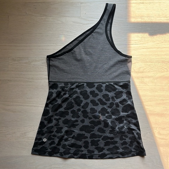 Lululemon one shoulder striped and animal print tank size 6 - Picture 2 of 3